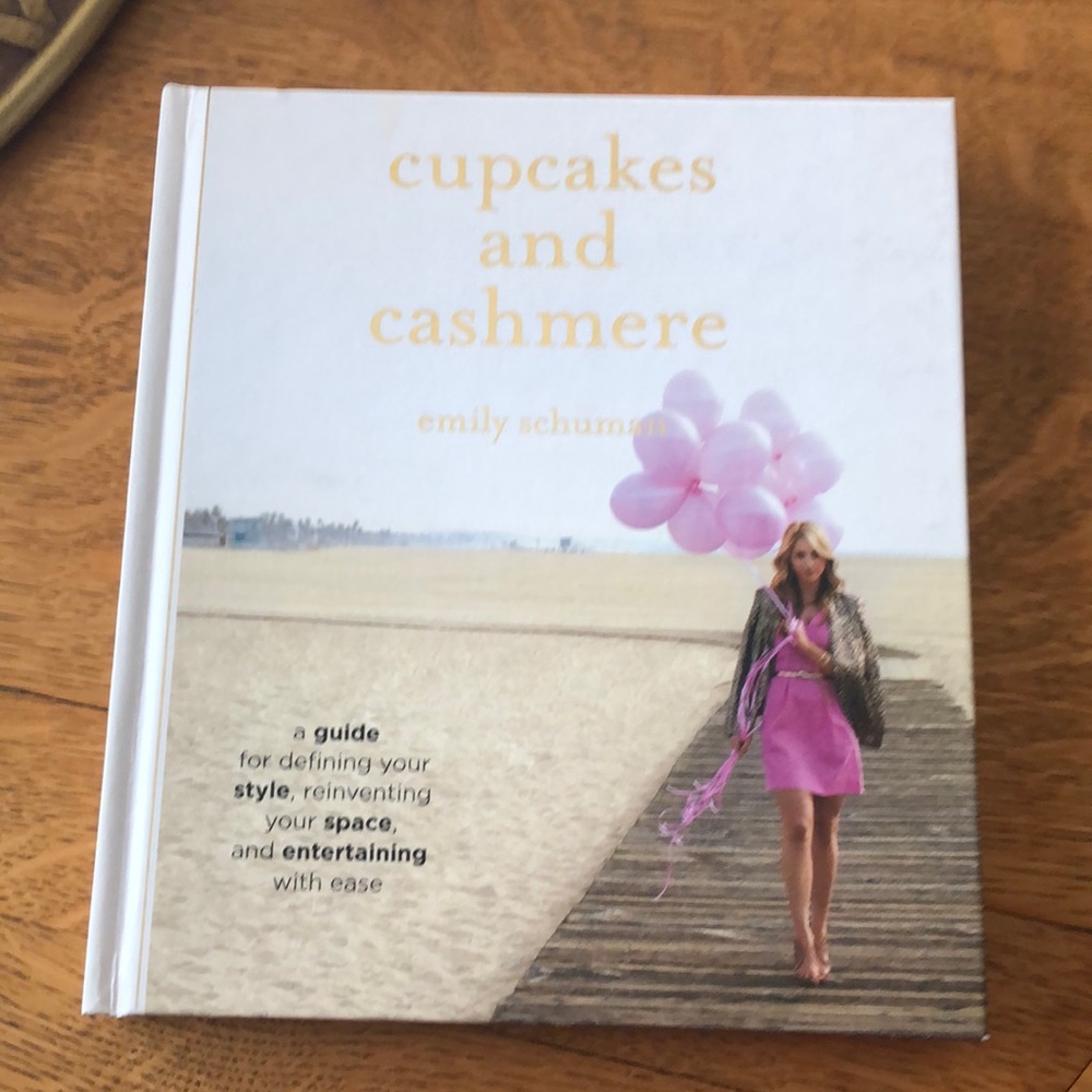 Cupcakes and Cashmere Book Emily Schuman